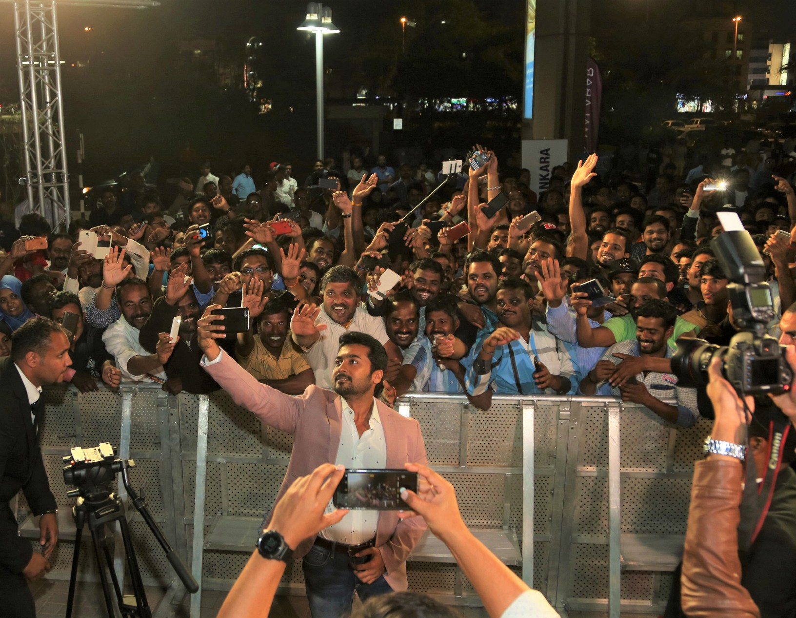 South Star Hero Suriya Enthralled Fans In Dubai | Singam