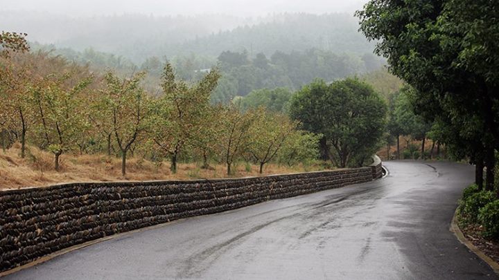 #China has the world’s second-largest road network, spannin…