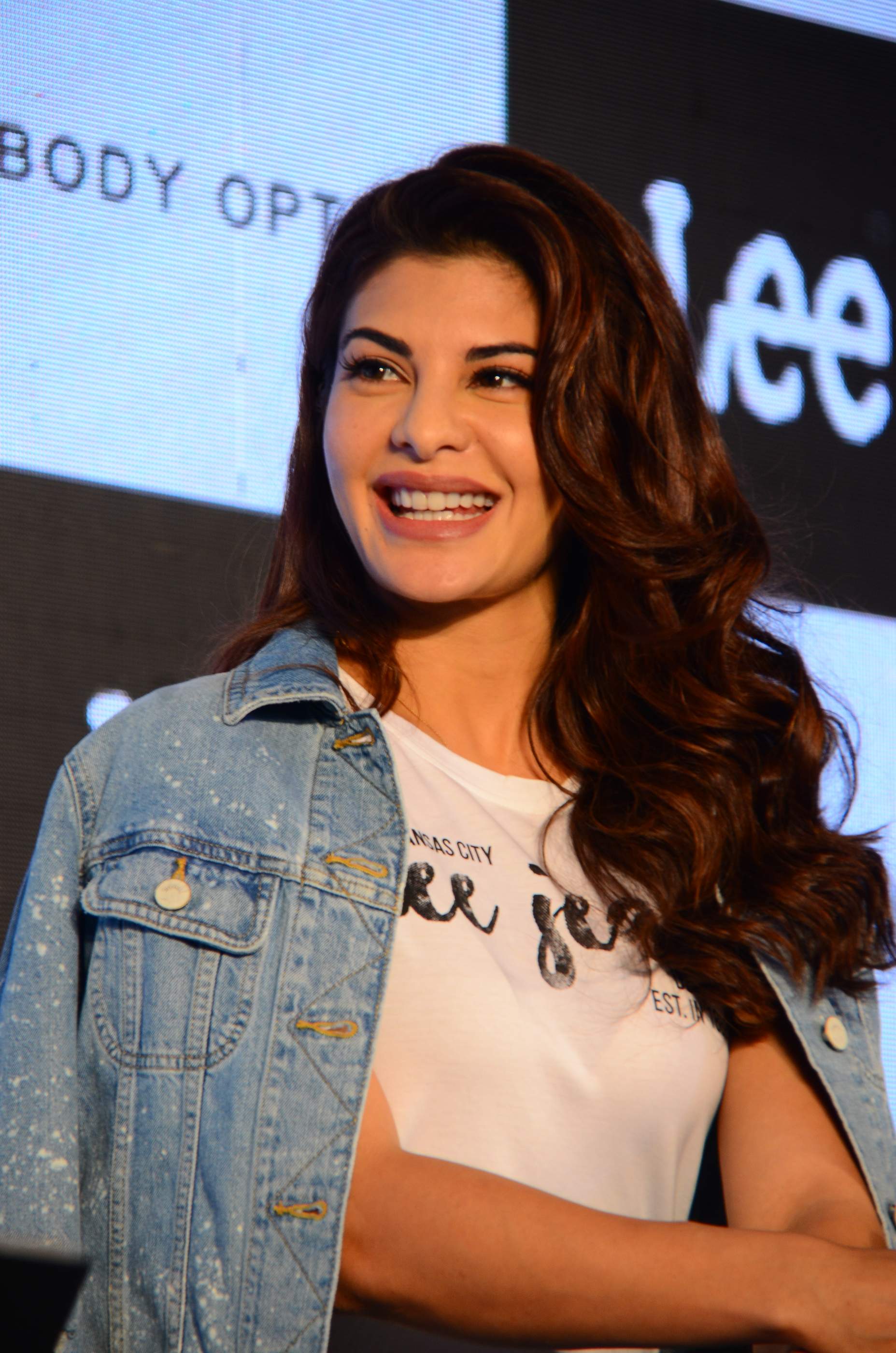 Super Cute Pics Of Jacqueline Fernandez | Lee