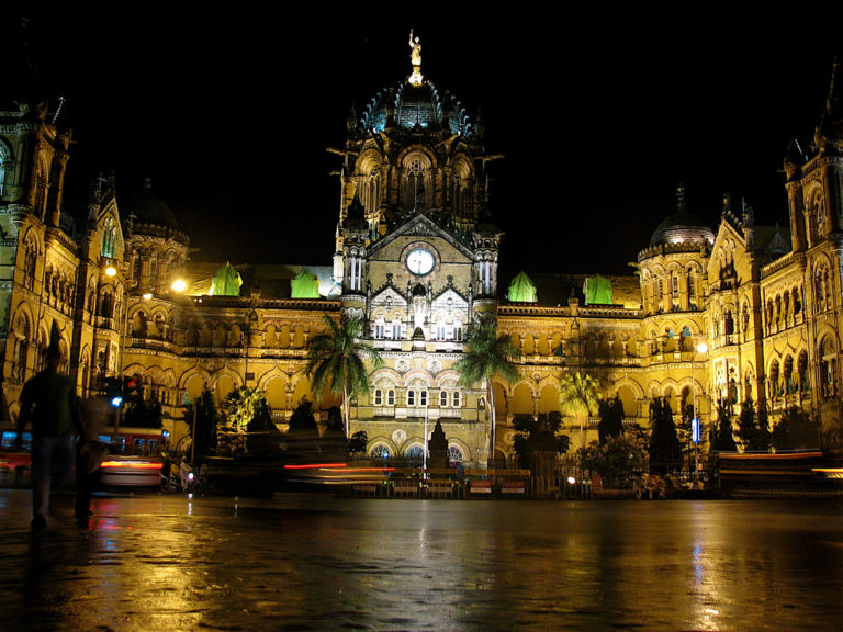 TOP 5 Cities Needing The Maximum Working Time To Purchase an iPhone