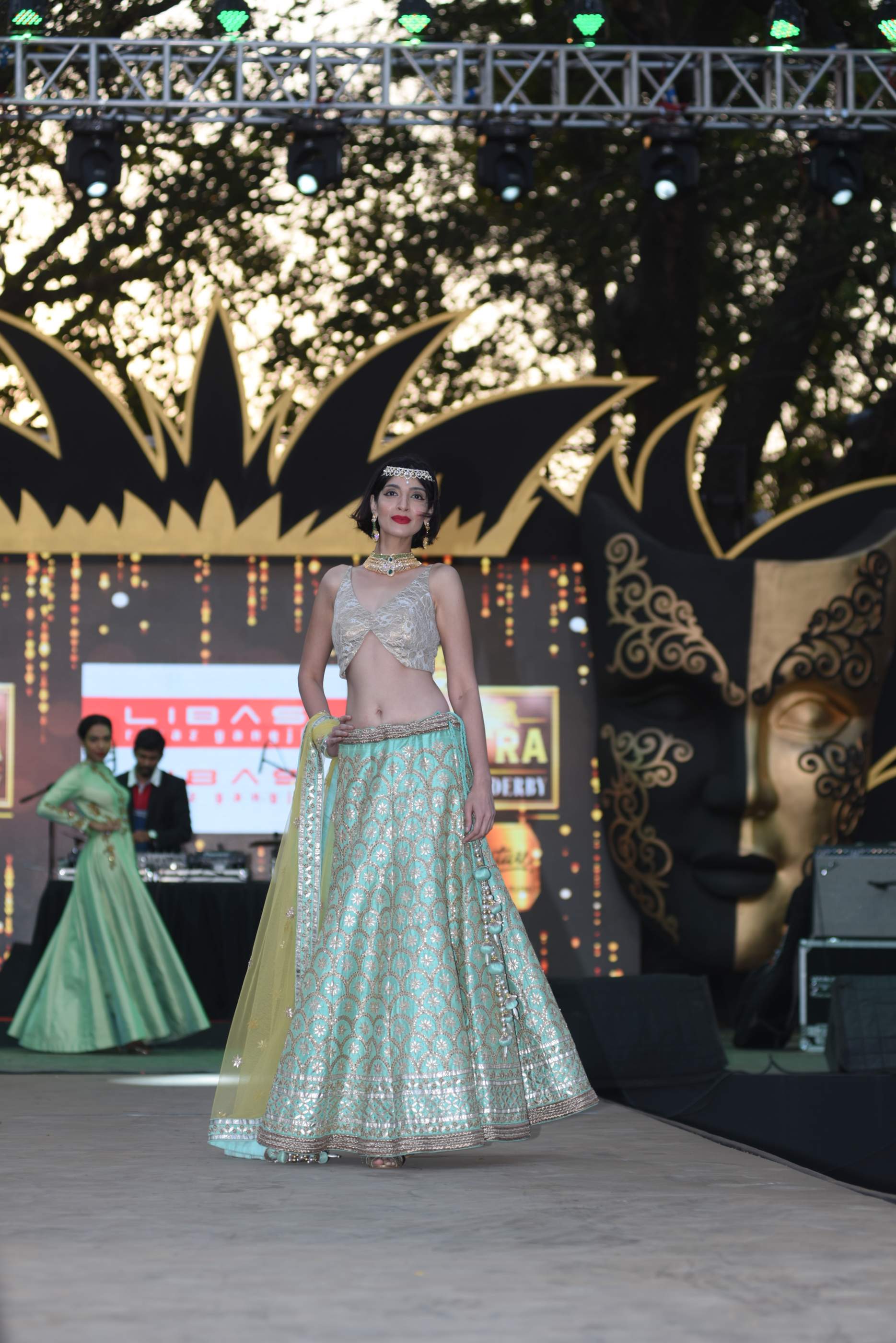 HOT Models Dazzle In Super Cute Outfits