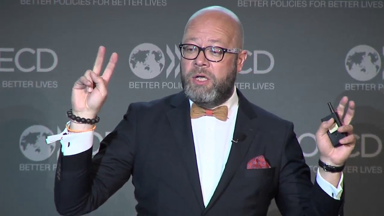 OECD Forum 2017 – 15/15 Talk The Mobile as a Mechanism to Solve the Re…