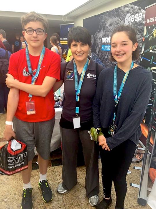 Hey, look who showed up on the ESA stand at FedCon in Bonn today! Star Trek fan …