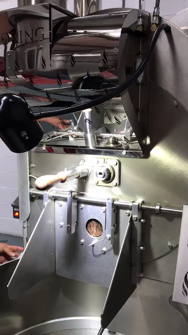 Roasting fresh #ColombianCoffee  #Fairtrade for #OECDForum @Co…