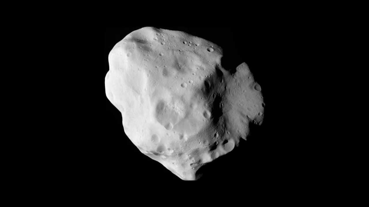 #OTD in 2010, Rosetta flew past asteroid Lutetia: