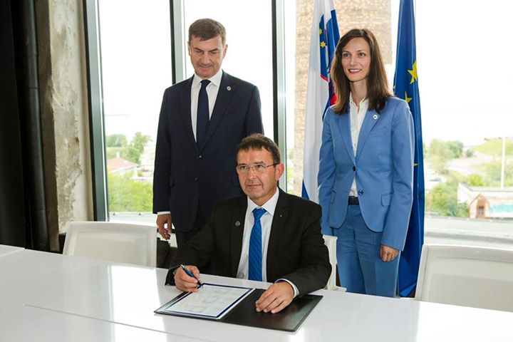 Slovenia is the 9th country to sign the European  #HPC decla…