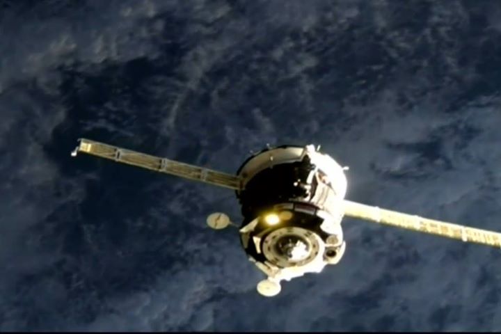 Awesome close-up view of Soyuz MS-05 as seen from the Space Station at 50 m.