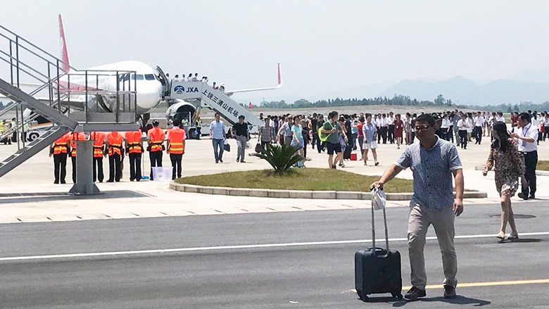 China: First Flight Lands at Shangrao’s New Airport