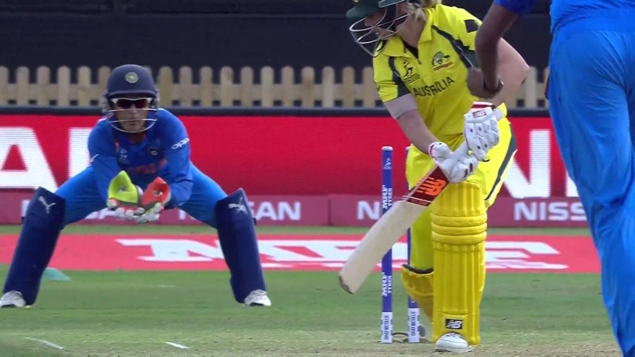 Lanning goes for a duck! – #WWC17 Nissan Play of the Day!