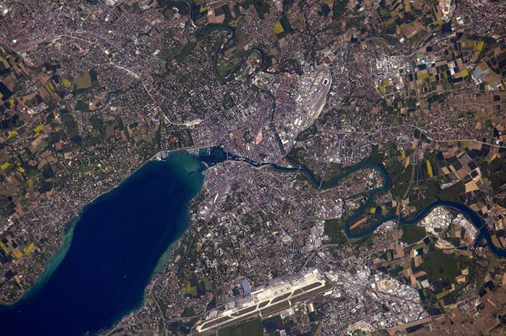 Proxima Archives : Une vue printanière de Genève en l’honneur de la fête nationa…