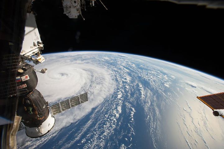 Astronaut Randy Bresnik photographed Super Typhoon Noru in t…