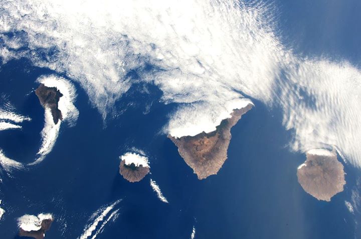 Wow. Great shot of the  #Canary Islands from ESA astronaut Paolo Nespoli!¡Hola #…