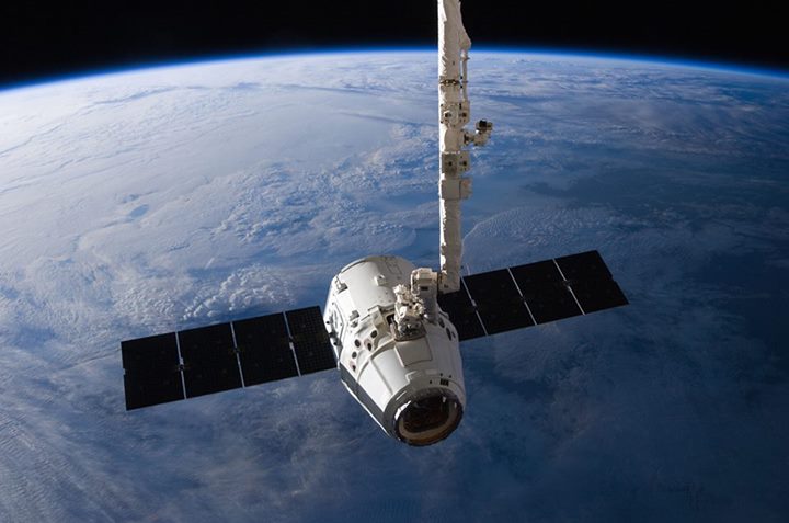 The SpaceX  #Dragon spacecraft carrying cargo and science to…