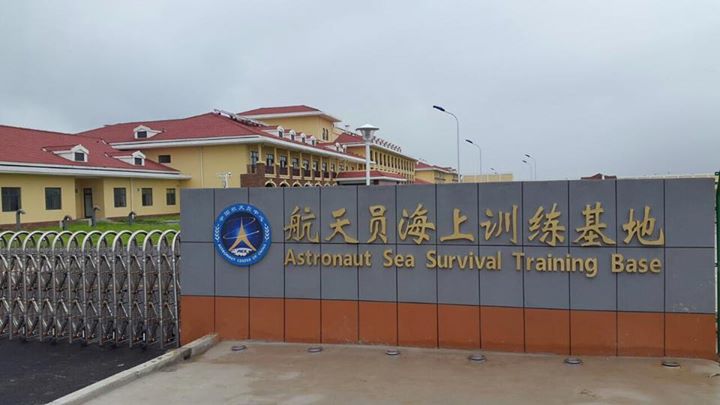 Just in from Matthias Maurer and Samantha Cristoforetti…‪#SeaSurvival training…