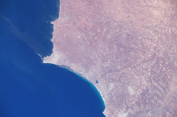 La città costiera di Chebba in Tunisia e le sue acque molto molto blu! #VITAmiss…