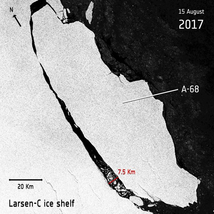 The gap between the Larsen-C ice shelf and the giant iceberg A68 in Antarctica i…