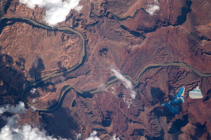 Un’oasi blu tra i canyon dello Utah? No, sono le vasche di evaporazione di una m…