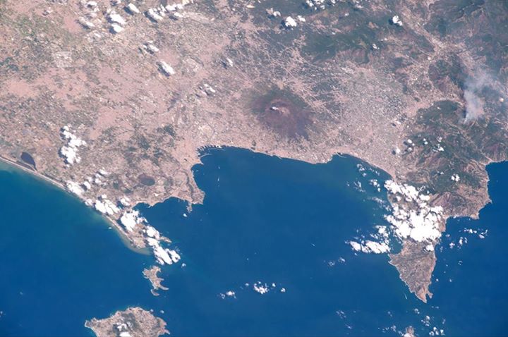 Just in from Paolo NespoliThe gulf of Naples, Vesuvio and the island of Ischia: …