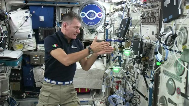 (Italian) Paolo Nespoli launches the European Astro Pi Challenge