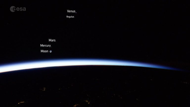 A peaceful and breathless Moonrise from the Space Station