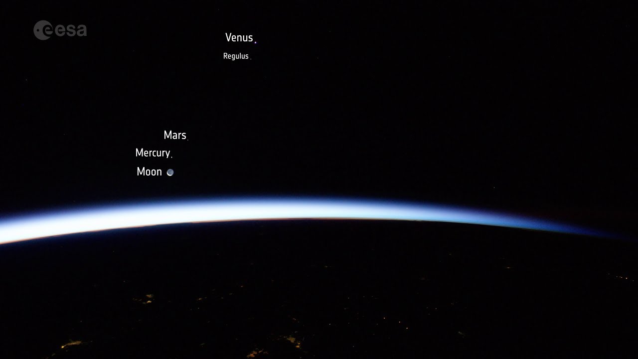 A peaceful and breathless Moonrise from the Space Station