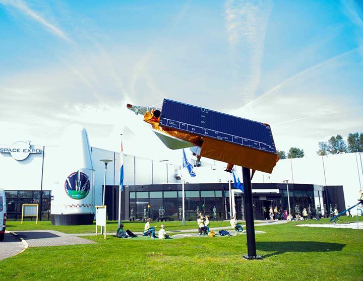 Check out our latest life-size model of ESA’s CryoSat satellite – now on display…