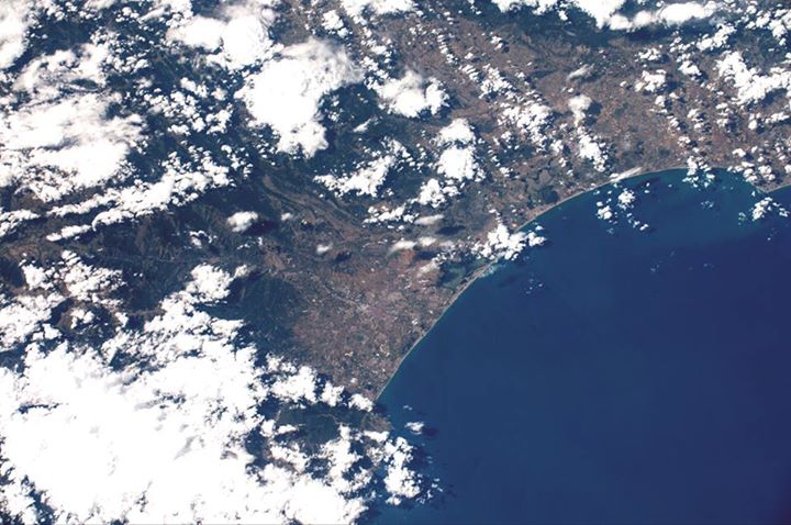 Ciao  Narbona e Perpignano, un saluto dallo spazio! #Francia #VITAmission 
 Narb…