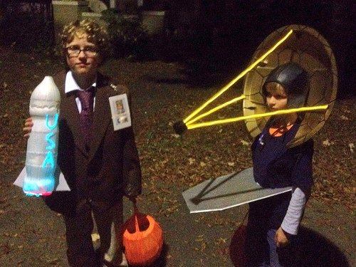 We’re loving your space-themed  #Halloween costumes! Keep ‘e…