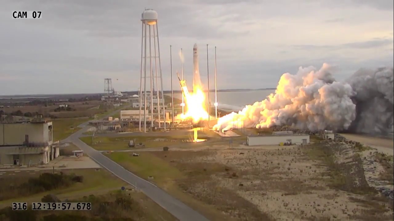 U.S. Commercial Cargo Spaceship Heads to the International Space Stati…