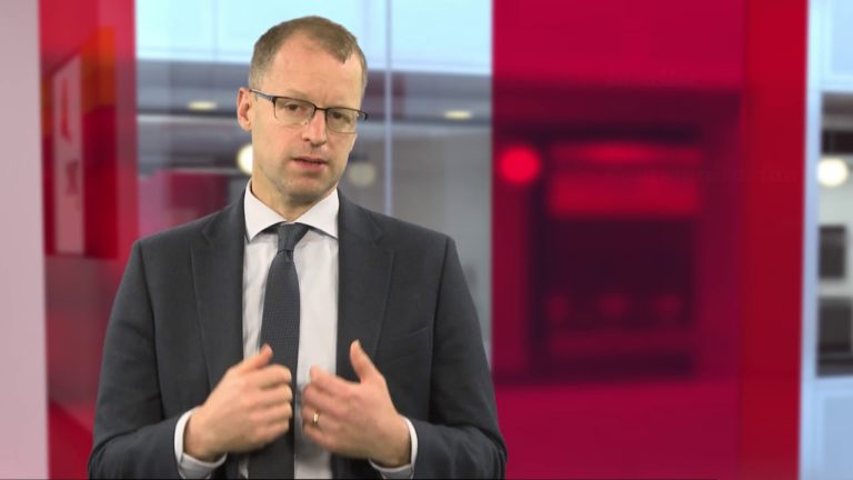 Ethics of pay in a fair society – what do senior executives think?