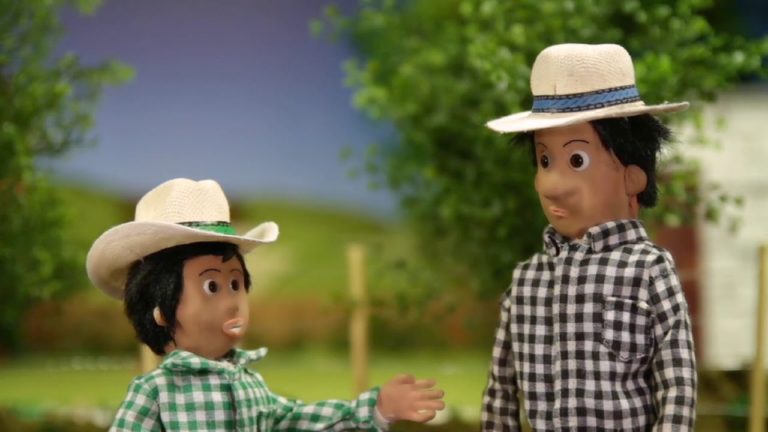 Juan el promotor comunitario: huerto familiar escalonado