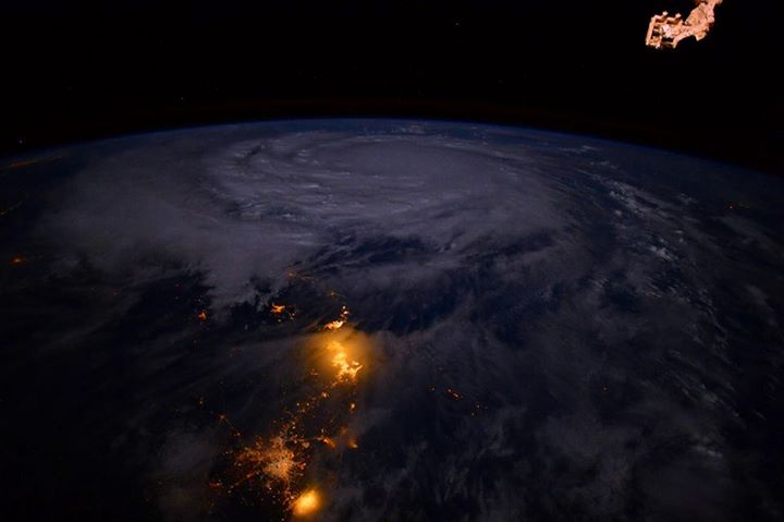 The impressive typhoon Damrey heading towards North Vietnam yesterday. Stay safe…