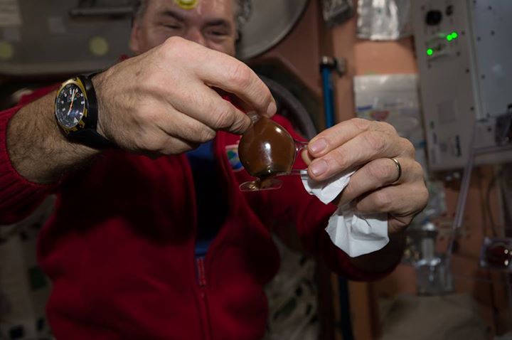 Coffee stays in the cup, even in 0-G where everything floats free… Magic? Nope…