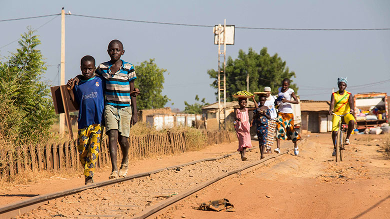 Project monitoring in fragile places does not have to be expensive