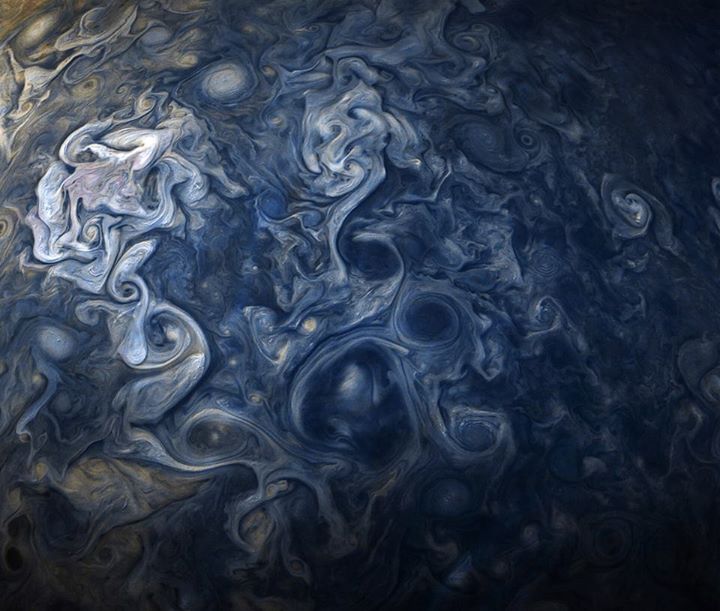 Jupiter, you’re bluetiful ! Churning swirls of Jupiter’s clo…