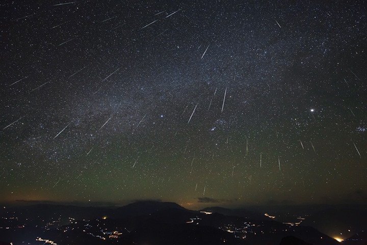 Heads up, right now! The annual Geminids Meteor Shower is he…