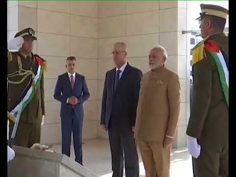 PM Modi lay wreath at mausoleum of late President Yasser Arafat of Palestine