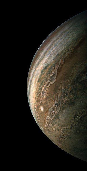Jupiter’s vibrant bands of light belts and dark regions appe…
