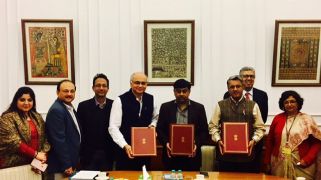 Project Signing: Government of India and World Bank sign $375 Million Loan to Help India Develop its First Modern Waterway