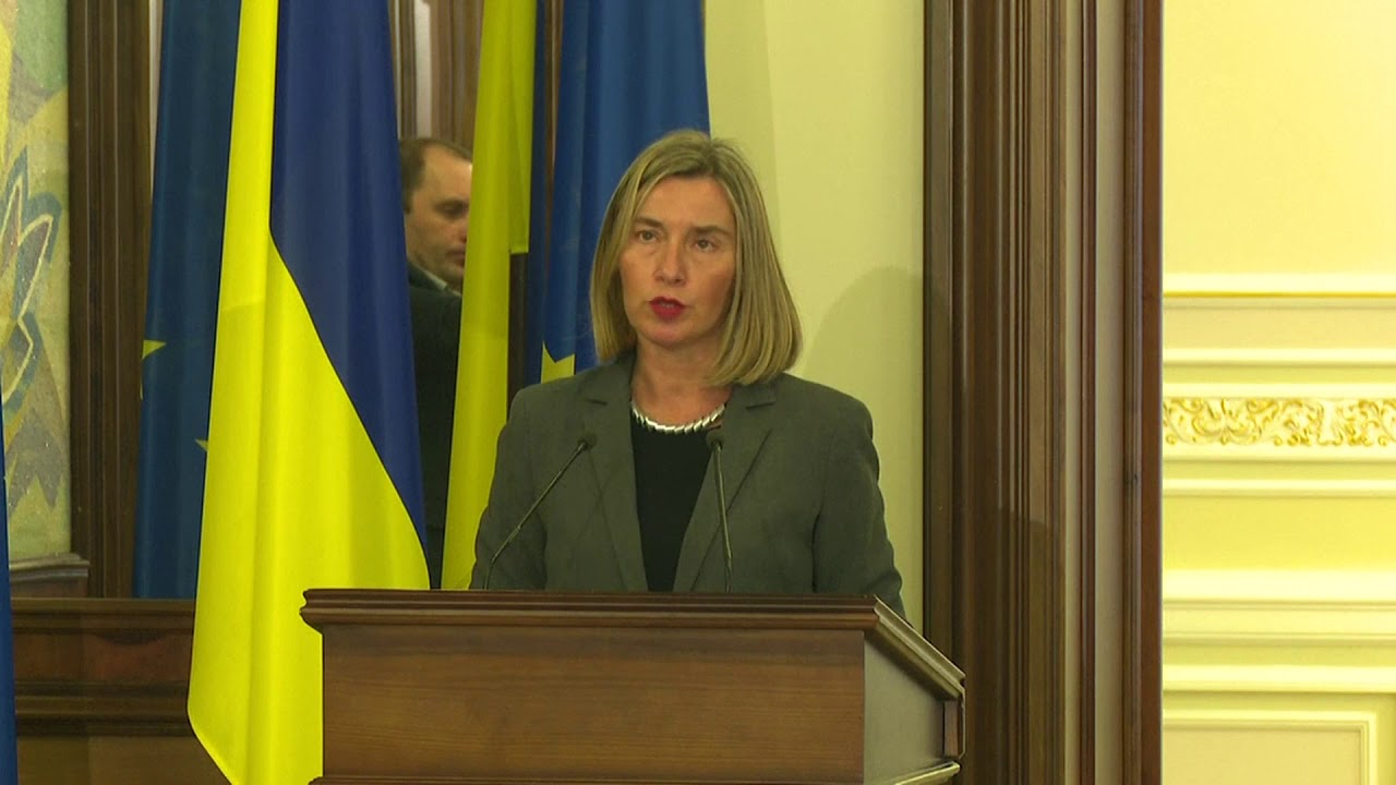 Federica Mogherini and Volodymyr Groysmann speak to press