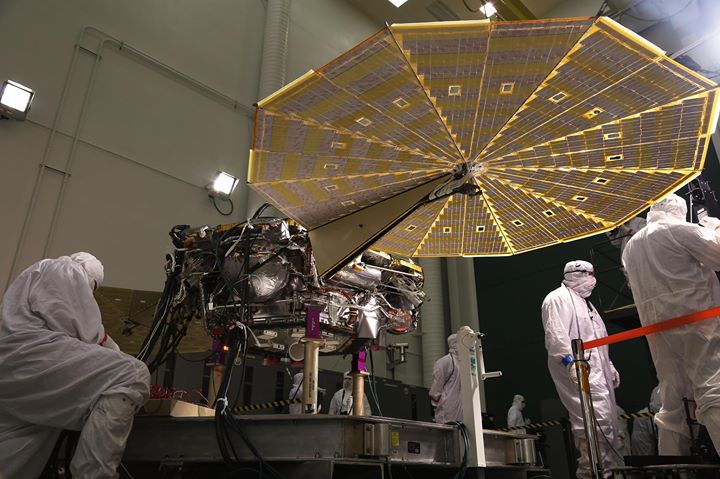 The NASA InSight Lander, a mission that will look deep benea…
