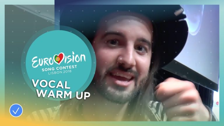 How to warm up your voice before performing