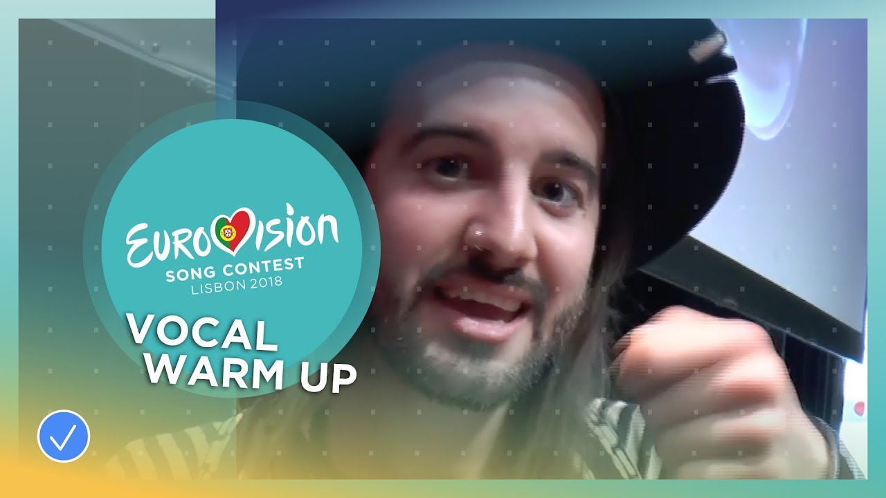 How to warm up your voice before performing