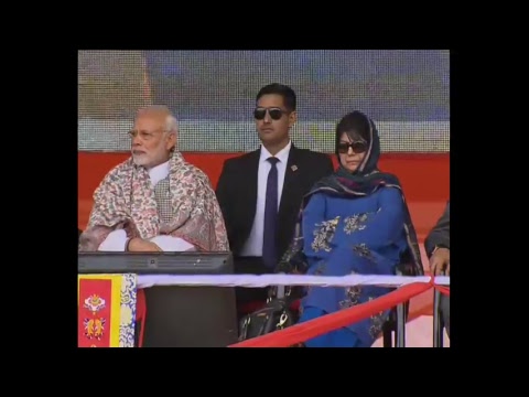 PM Modi unveils the Plaque to mark the Commencement of work on Zojila Tunnel in Leh