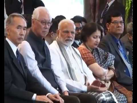 PM Modi unveils the Plaque marking the Immersion site of Mahatma Gandhi’s Ashes in Singapore