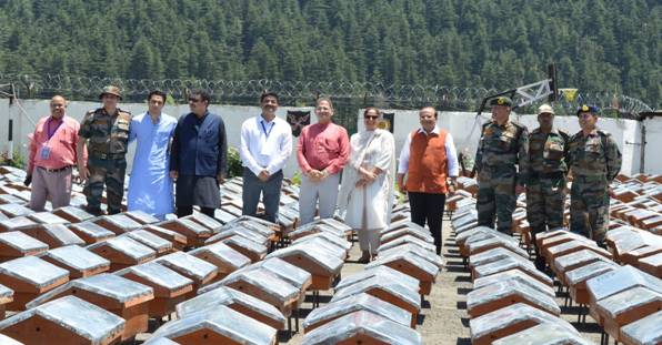 KVIC distributes 2330 Bee-Boxes in Kashmir beating its own recor…
