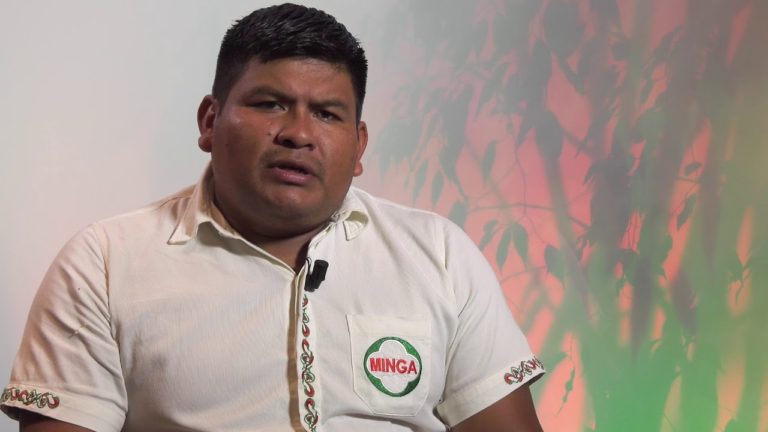 MINGA trabaja en el campo para construir un futuro mejor