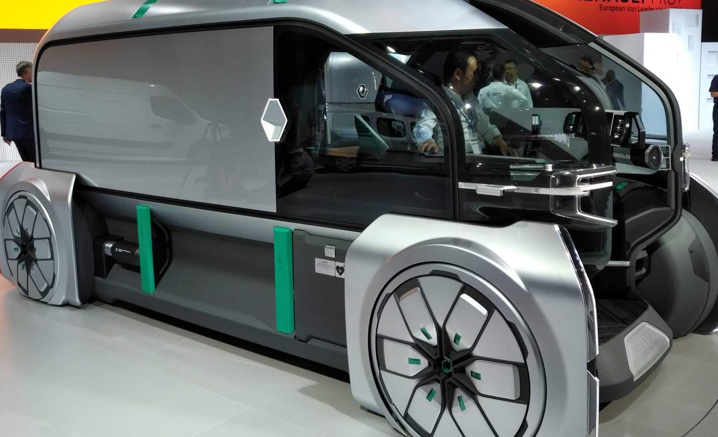 What You Should Know About Renault’s Driverless Delivery Vehicle