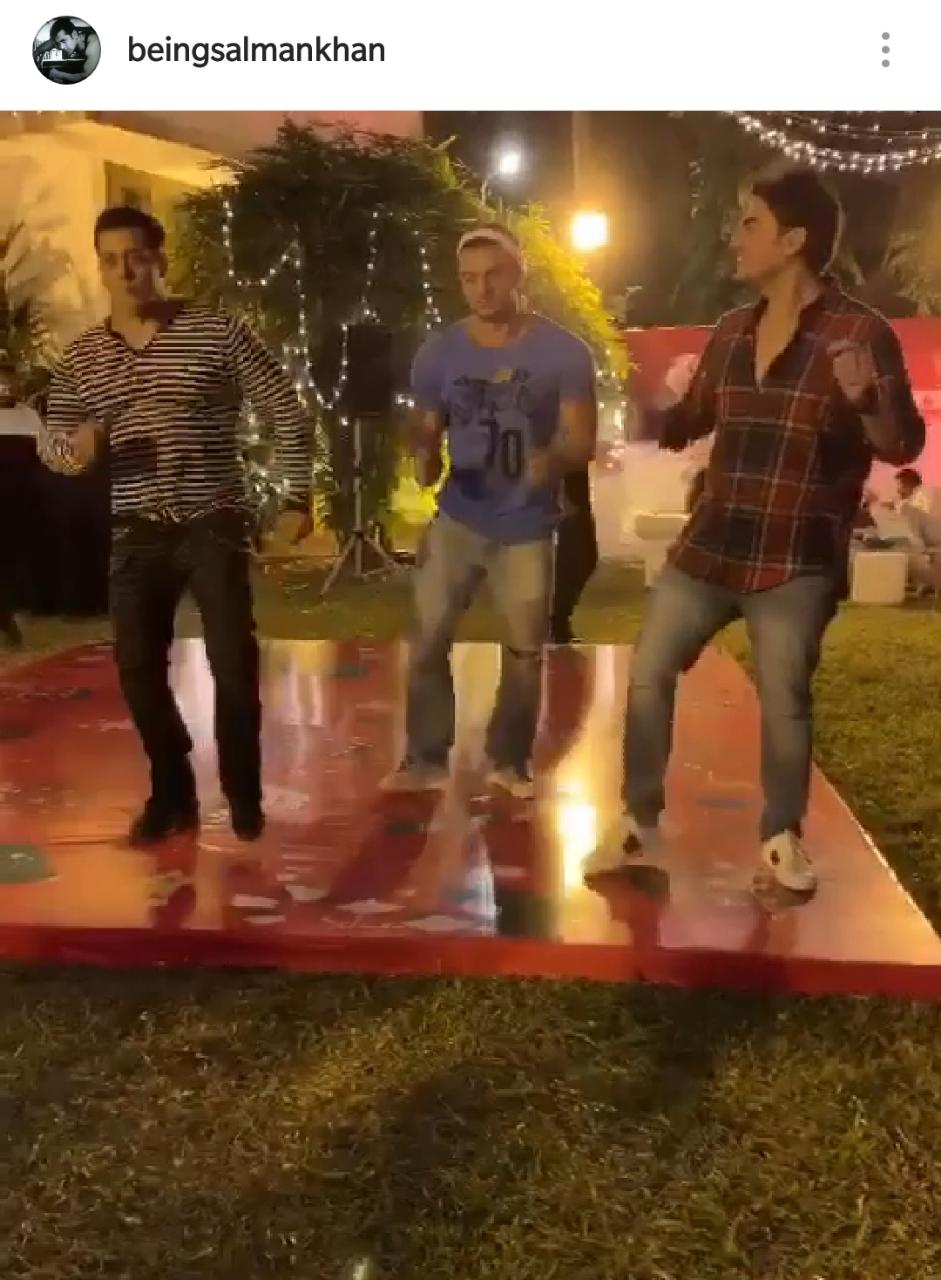Salman Khan, Arbaaz Khan and Sohail Khan, get on the dance floor: Christmas 2018, Bhaijaan way