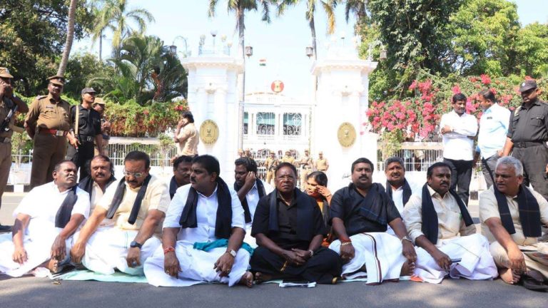 Puducherry CM Accepts Kiran Bedi’s call for Open Discussion